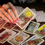 Kinh nghiệm bói bài tarot tình yêu với 4 lá bài đặc biệt