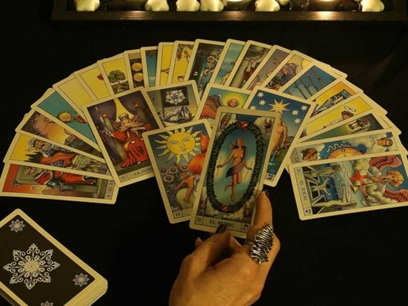 Cách bói bài Tarot cũng khá đơn giản