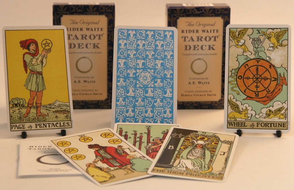 Tìm hiểu về lịch sử bói bài Tarot và tôn giáo liên quan