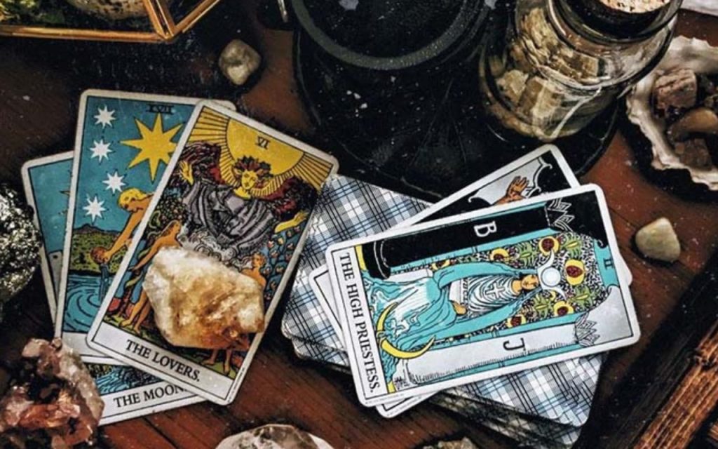 Bạn nên nắm rõ những ưu nhược điểm xem Tarot online trước khi trải nghiệm