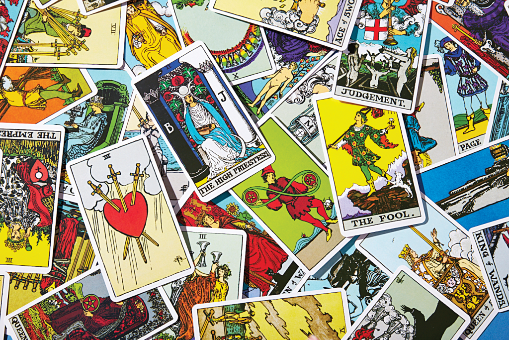 Bài tarot cho thấy được tương lai cũng như các khía cạnh cuộc sống.